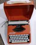 Antiga máquina de escrever - HERMES BABY - SUPER CONSERVADA, falta uma guia de papel com caixa original .