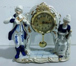Maquinifico relógio porcelana Quartz com pendulo a pilha funcionando - Medidas: 27 X 29 X 9