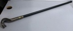 Bengala espada em metal com cabo de madeira em formato de Naja. Mede: 90 cm