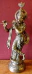Maravilhosa peça em Bronze maciço  representando Deus KRISHNA, peça muito pesada. Mede: 92 X 25 CM - 25 KG