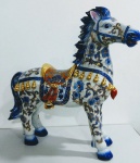 Antiga Espetacular e único Cavalo em Porcelana Chinesa , estilo SATSUMA com riquíssimos detalhes em ouro. Adquirido há 50 anos atrás .Mede:  60 x 60 cm
