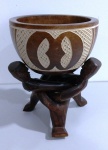 Belíssimo enfeite de mesa em madeira trabalhada com base me forma de índios. Mede: 24 cm