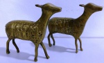 Belíssimo Par de Cervos em bronze maciço rico em detalhes históricos no corpo . Medem : 17 x 16 cm