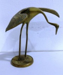 Bela peça em bronze maciço representando uma garça . Mede: 20 x 20 cm