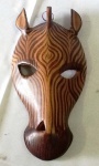 Mascara da madeira em formato de Zebra . Mede: 27 x 14 cm