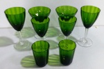 Dois copos de sobremesa 13 cm,  e dois de vinho 13,5 cm, dois copos água 16 cm e dois copinhos 8 cm em  cristal italiano verde