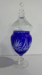 Belíssima Compoteira em vidro estilo bacará Azul e branca. Finíssimo detalhes. Mede: 38 cm