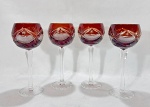 BOHEMIA - Conjunto com 4 taças de vinho em cristal da Bohemia sendo 4 em overlay na cor âmbar, profusa lapidação. Altura 24,5 cm