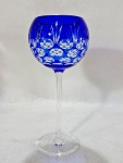 BOHEMIA - Grande taça em cristal da Bohemia  em overlay na cor azul com lapidação dedão. Altura 26,5 cm