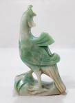 Escultura chinesa em bloco de Jade verde claro, representando Fênix. Altura 16 cm