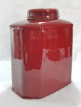 Grande TEA CADY sextavado em cerâmica chinesa Sangue de Boi. Séc.XX. Med. 23 x 28 x 15 cm
