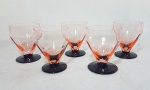 ART DECO - Conjunto composto por  5 tacinhas em vidro de murano rosé e negro. Uma com pequeno bicadinho na borda. Med. 7 cm.