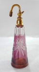 BOHEMIA - Perfumeiro vaporizador, Cerca 1900, em cristal double violeta lapidado. Guarnição em bronze ormulu. Altura: 18 cm.