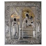 Chapa frontal de ícone russo em metal repuxada e cinzelada com Nossa Senhora e diversas figuras. Meds: 35,0 cm x 30,0 cm
