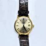 Relógio de pulso masculino OMEGA Automatic, Géneve, caixa em ouro 18 kl, com data e pulseira em couro. Funcionando. Diâmetro da caixa: 3,3 cm.