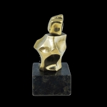 Escultura erótica em bronze dourado assinado `CALABRONE`. Altura: 7,0 cm (sem a base)