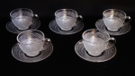 Lote com 5 (cinco) xícaras de chá em  antigo vidro fosco prensado.