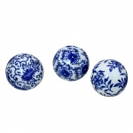 Belas esferas em porcelana com policromia ao estilo MING nas cores azul e branca.