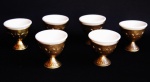 Lote com 6(seis) pequenos consumeis de porcelana com base em metal dourado.