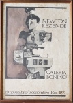 NEWTON REZENDE - CARTAZ DA EXPOSIÇÃO DO ARTISTA NA GALERIA BONINO, ASSINADO, LITOGRAVURA, DATADO 1974, MEDINDO 69 X 50 CM