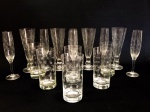 Parte de conjunto de taças em demi cristal translúcido, lavradas com "círculos", constando: 6 copos para long drink, 6 flouts para champagne e 4 tulipas. Total: 16 peças.