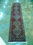 SENNEH - Passadeira persa feita a mão em lã e algodão. Med.: 55x250 cm.