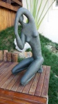 SONIA EBLING - "Donzela", escultura moderna brasileira em bronze patinado, assinada. Med.: 109x64 cm.