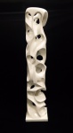 SEM ASSINATURA - Excepcional escultura contemporânea confeccionada em madeira com pintura eletrostática na cor branca. Med.: 97 cm.
