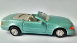 Miniatura, réplica de carro - representando Mercedez Benz. Mede aprox. 11cm.