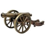 Miniatura de canhão inglês em bronze e madeira. Meds: 30,0 cm x 14,0 cm
