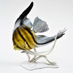 Escultura em porcelana Alemã Rosenthal, representando peixe ornamental. Meds: 21,3 cm x 17,0 cm