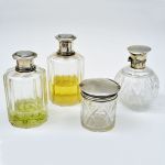 3 Perfumeiros e um porta algodão em cristal com tampas em prata inglesa e francesa. Altura: 13,5 (maior). (um perfumeiro com trincado)