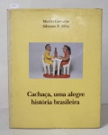 CACHAÇA, UMA ALEGRE HISTÓRIA BRASILEIRA. Murilo Carvalho e Silvestre P. Silva / Raízes Artes Gráficas - SP, 1988. Ilustrado a cores e p.b. 156p. Capa dura e sobrecapa.