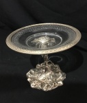 Magnifico centro de mesa em metal espessurado a prata com contraste da época , med. 28 cm de Alt. X 23 cm de Diâmetro .