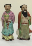 Escultura em porcelana de chineses com marca no fundo , med. .