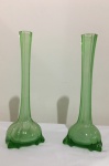 Par de jarras em vidro verde , med. 39 cm de Alt.