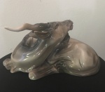 Esplêndido Cervo em porcelana Ladro , med. 10 cm de Alt. X  13 cm de Comp.