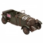 Carro inglês da 2ª guerra mundial em lata com riqueza de policromia e acabamentos. Medida 27 cm de comprimento.