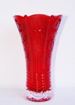 Floreira estilo década em vidro prensado 50 na cor vermelha. Medida 24 cm.