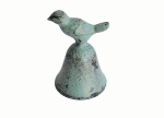 Lindo sino em Fer Forge patinado de azul rústico com escultura de pássaro. Medidas 7x10 cm