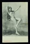 Antigo cartão postal com temática "Nú feminino". Med 14 x 9 cm. Marcas do tempo. No estado. Coleção Particular Rio de janeiro/RJ.