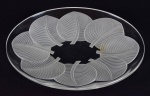 Centro de mesa Francês  em vidro decorado com folhas fosquedas - Assinado Verly France - med. 37,0 cm x 30,0 cm