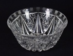 Bowl em cristal francês decorado com lapidação geométrica - med. 9,5 cm x 20,0 cm de diâmetro.