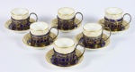 Conjunto composto de seis xícaras com pires para café em porcelana inglesa, Paragon com decoração na cor azul cobalto e ouro, suporte em prata inglesa, Cidade de Birmingham, Ano 1924, Prateiro A. Bros Ltd com vernei - med. 4,5 cm x 4,5 cm de diâmetro (xícara) e med. 8,0 cm de diâmetro (pires)