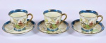 Conjunto de três xícaras em porcelana japonesa Noritake - med. 5,5 cm x 5,5 cm de diâmetro (xícara) e med. 10,0 cm de diâmetro (pires)