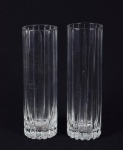 Conjunto de dois vasos em forma cilíndrica em vidro cristalizado e canelado - med. 25,5 cm e 25,0 cm