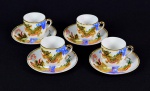 Conjunto de quatro xícaras com pires para café em porcelana japonesa marcado na base do pires decorada com dragões - med. 4,5 cm (xícara) e med. 10,0 cm de diâmetro (pires)