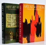 Conjunto de dois catálogos: Art at Auction  - The Year at Sotheby's & Parke Bernet 1977 - 1978 e outro The Year Sotheby's 1984 - 1985 - med. 27,0 cm x 21,0 cm