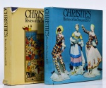 Conjunto de dois catálogos: Christie's - Review of the Season - 1976 e 1977 - med. 25,0 cm x 24,0 cm