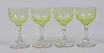 Conjunto de quatro taças verde para vinho branco em cristal europeu. Medidas: 12,0 cm.